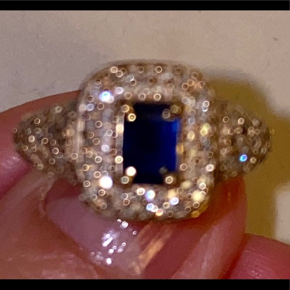 Genuine Sapphire & Diamond Ring - Picture 4 of 9